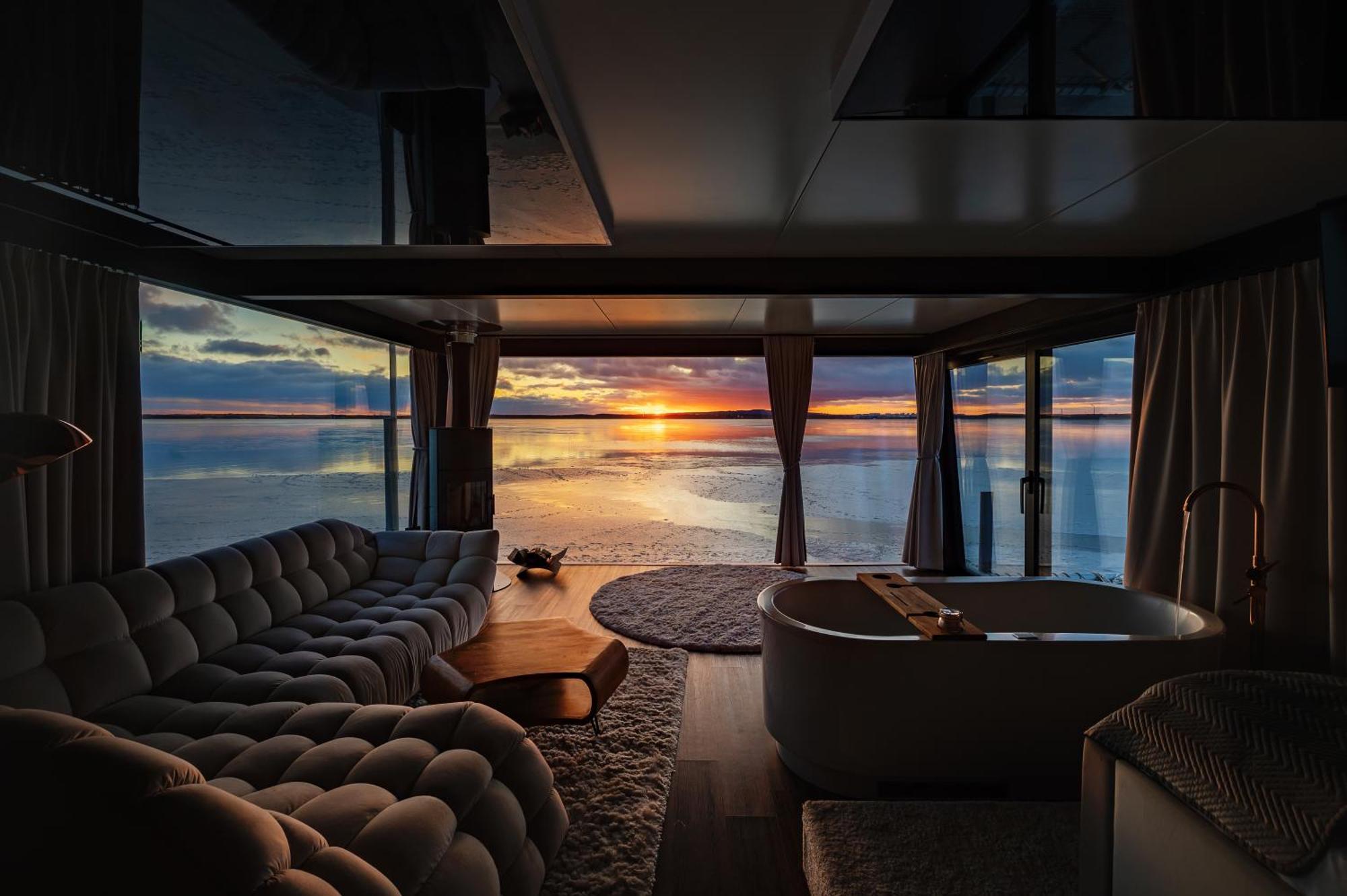 Grand Ht Houseboats - Domki Na Wodzie - Sauna, Jacuzzi, Kominek Mielno  Exterior photo