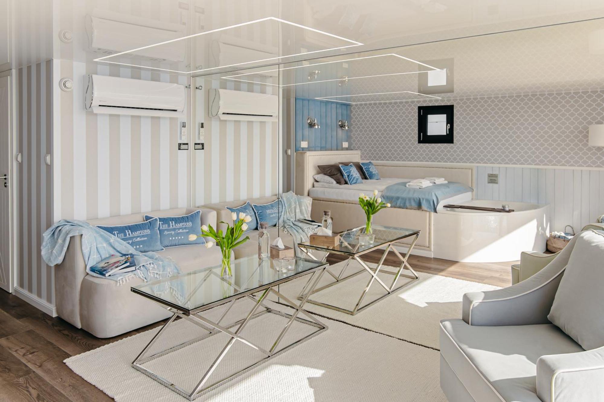 Grand Ht Houseboats - Domki Na Wodzie - Sauna, Jacuzzi, Kominek Mielno  Room photo