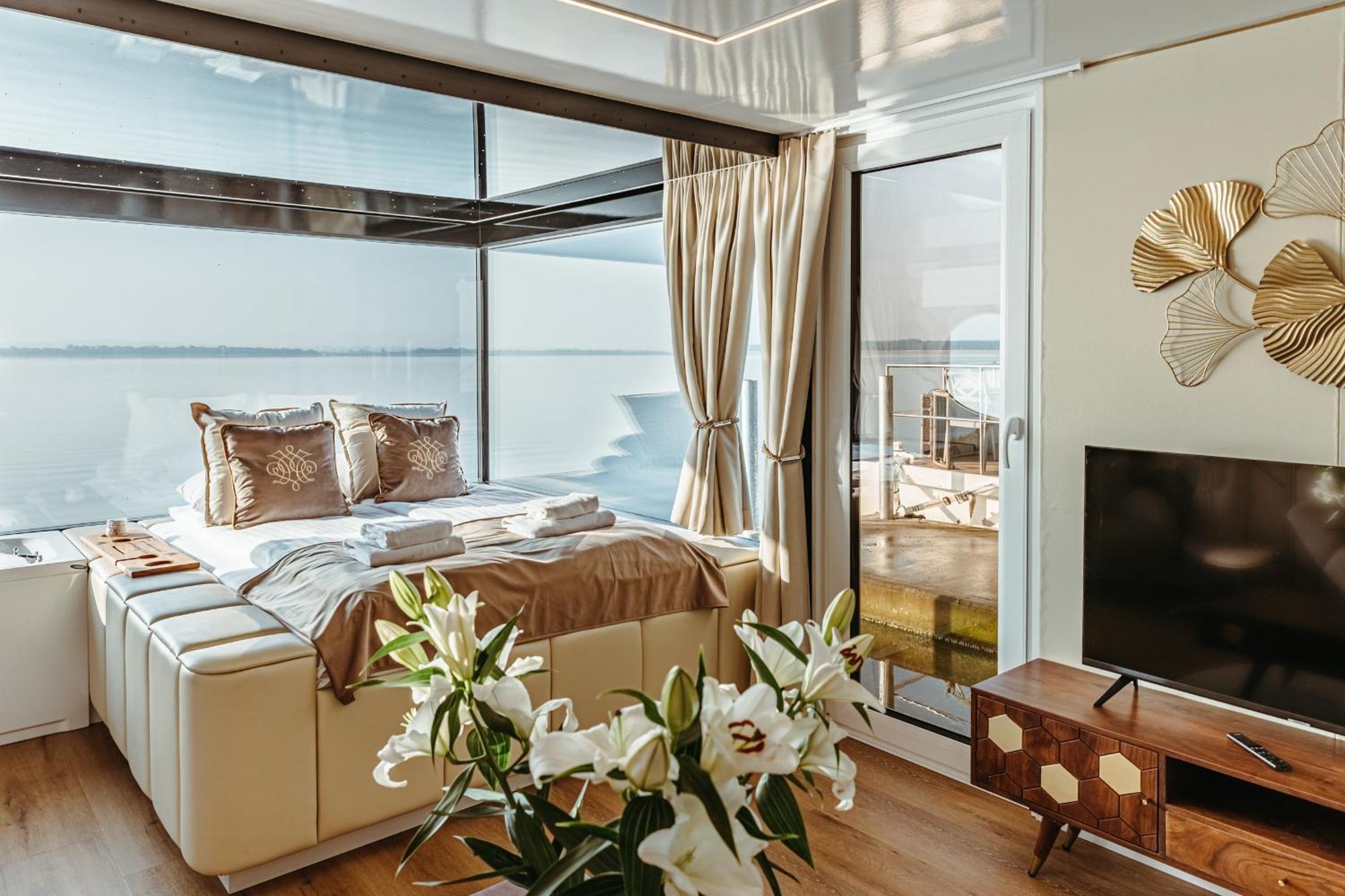 Grand Ht Houseboats - Domki Na Wodzie - Sauna, Jacuzzi, Kominek Mielno  Exterior photo