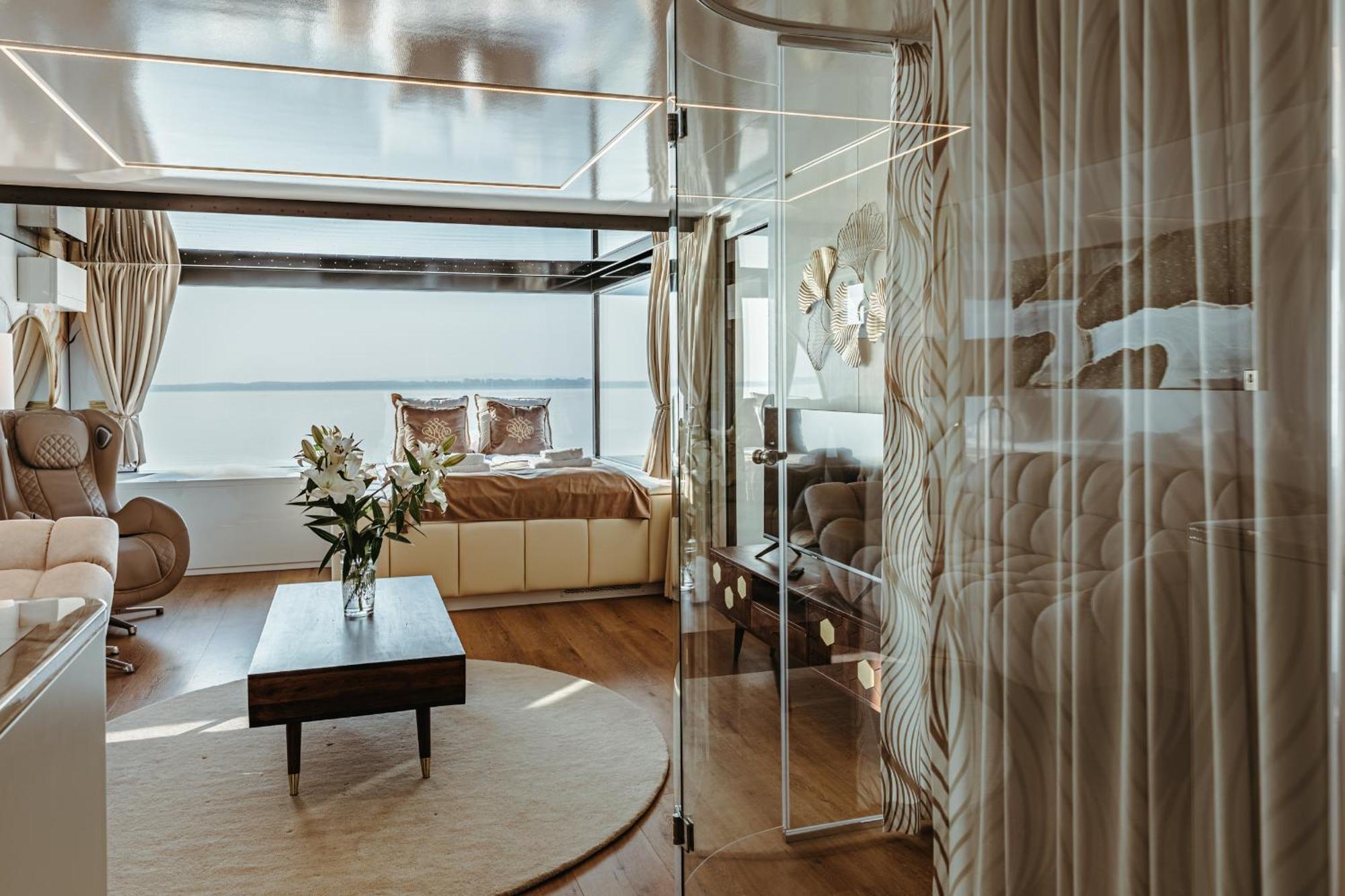 Grand Ht Houseboats - Domki Na Wodzie - Sauna, Jacuzzi, Kominek Mielno  Room photo