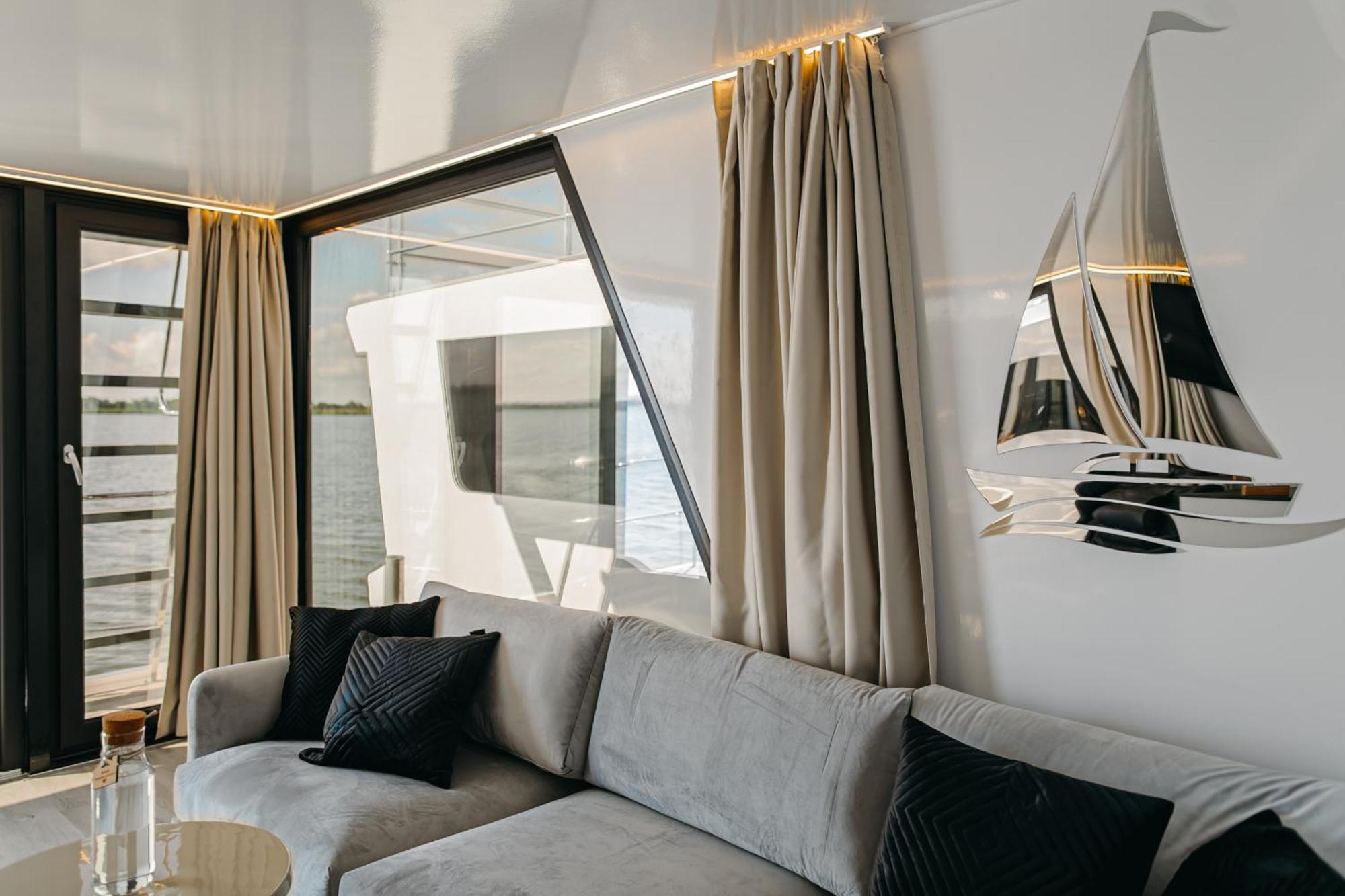 Grand Ht Houseboats - Domki Na Wodzie - Sauna, Jacuzzi, Kominek Mielno  Room photo